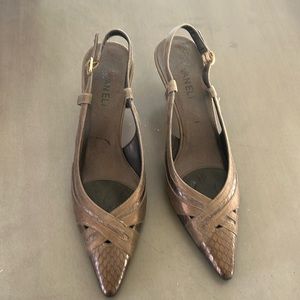 Vaneli close toe pump